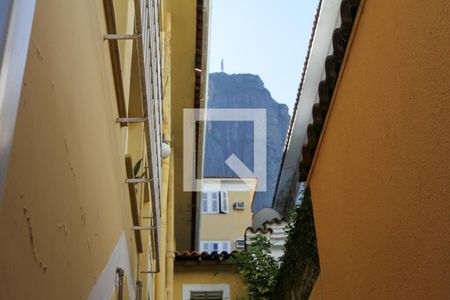 Casa à venda com 411m², 5 quartos e 2 vagas Casa à venda com 411m², 5 quartos e 2 vagasVista da Área de Serviço