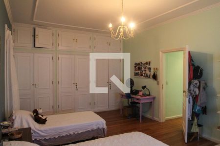 Casa à venda com 411m², 5 quartos e 2 vagas Casa à venda com 411m², 5 quartos e 2 vagasQuarto 1