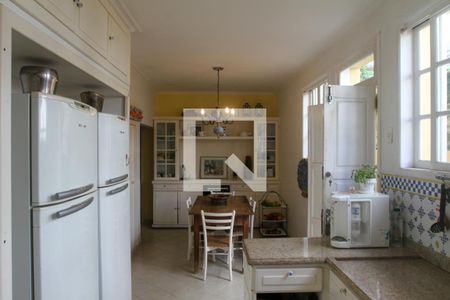 Casa à venda com 411m², 5 quartos e 2 vagas Casa à venda com 411m², 5 quartos e 2 vagasCozinha