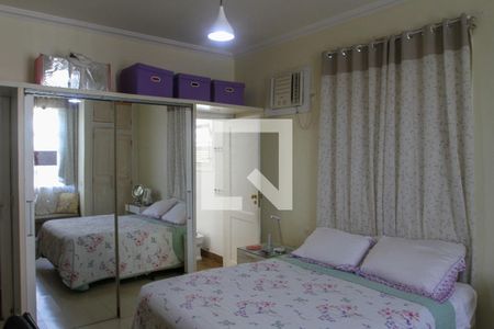 Casa à venda com 411m², 5 quartos e 2 vagas Casa à venda com 411m², 5 quartos e 2 vagasQuarto 4 - Suíte