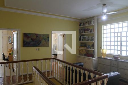 Casa à venda com 411m², 5 quartos e 2 vagas Casa à venda com 411m², 5 quartos e 2 vagasCorredor