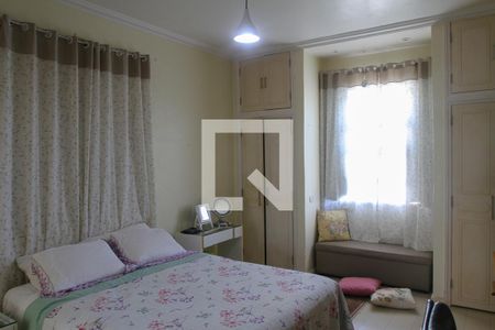 Casa à venda com 411m², 5 quartos e 2 vagas Casa à venda com 411m², 5 quartos e 2 vagasQuarto 4 - Suíte