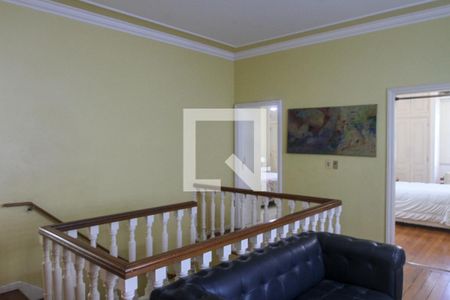 Casa à venda com 411m², 5 quartos e 2 vagas Casa à venda com 411m², 5 quartos e 2 vagasCorredor