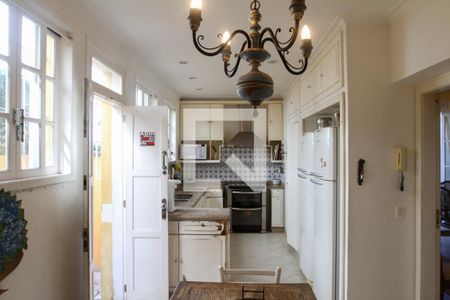 Casa à venda com 411m², 5 quartos e 2 vagas Casa à venda com 411m², 5 quartos e 2 vagasCozinha