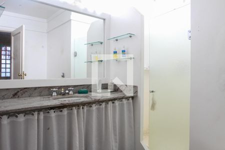 Casa à venda com 411m², 5 quartos e 2 vagas Casa à venda com 411m², 5 quartos e 2 vagasBanheiro 2