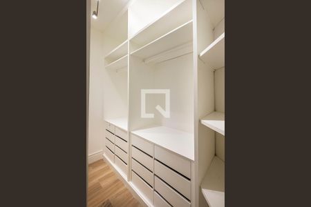 Suíte - Closet de apartamento para alugar com 2 quartos, 82m² em Pinheiros, São Paulo