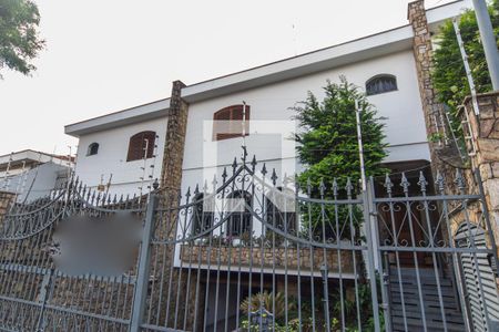 Fachada de casa à venda com 3 quartos, 250m² em Vila Canero, São Paulo