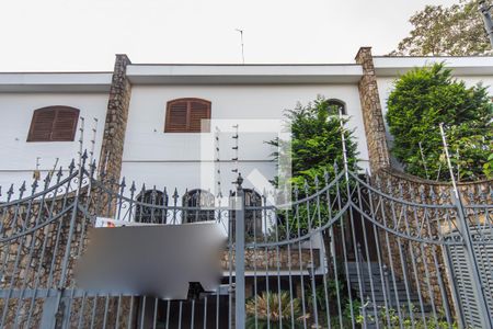 Fachada de casa à venda com 3 quartos, 250m² em Vila Canero, São Paulo