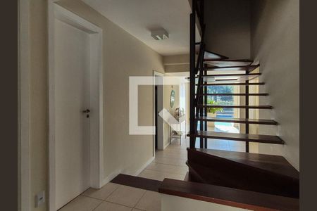 Sala de casa de condomínio para alugar com 6 quartos, 370m² em Vargem Grande, Rio de Janeiro