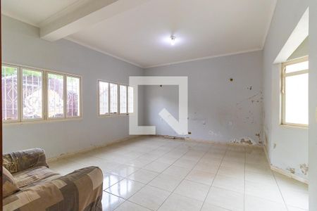 Sala de estar de casa à venda com 4 quartos, 220m² em Vila Industrial, Campinas