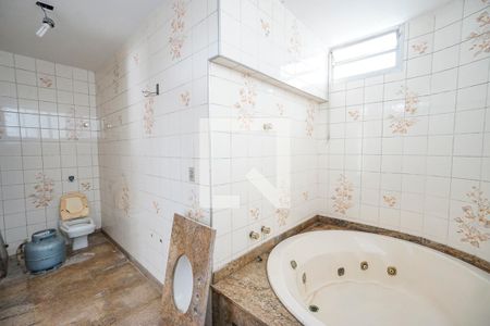 Banheiro de casa à venda com 6 quartos, 307m² em Vila Gomes Cardim, São Paulo