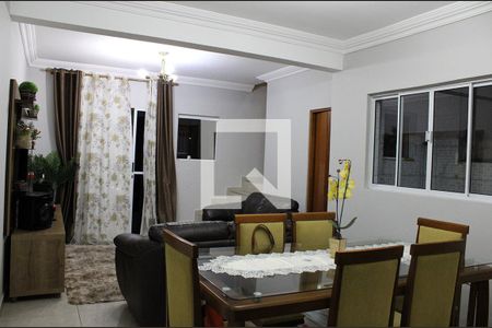 Sala de casa à venda com 3 quartos, 178m² em Piraporinha, Diadema