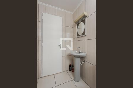 Banheiro de apartamento à venda com 2 quartos, 49m² em Jardim Itu Sabará, Porto Alegre