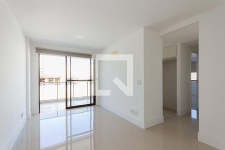 Sala de apartamento para alugar com 2 quartos, 60m² em Freguesia de Jacarepaguá, Rio de Janeiro