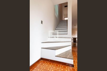 Escada de casa para alugar com 3 quartos, 270m² em Jardim Ângela (zona Leste), São Paulo