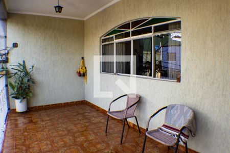 Varanda de casa à venda com 4 quartos, 220m² em Vila Fachini, São Paulo