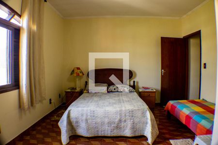 Casa à venda com 220m², 4 quartos e 4 vagas Casa à venda com 220m², 4 quartos e 4 vagasQuarto 1
