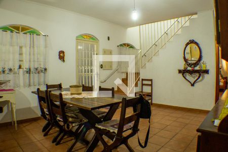 Casa à venda com 220m², 4 quartos e 4 vagas Casa à venda com 220m², 4 quartos e 4 vagasSala de Jantar