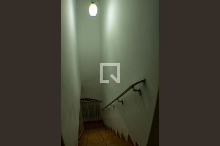 Casa à venda com 220m², 4 quartos e 4 vagas Casa à venda com 220m², 4 quartos e 4 vagasEscada