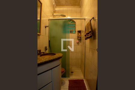Casa à venda com 220m², 4 quartos e 4 vagas Casa à venda com 220m², 4 quartos e 4 vagasBanheiro