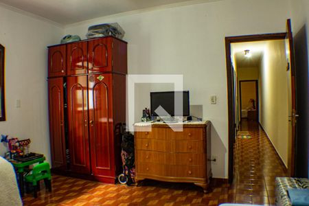 Casa à venda com 220m², 4 quartos e 4 vagas Casa à venda com 220m², 4 quartos e 4 vagasQuarto 4