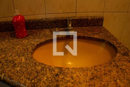 Casa à venda com 220m², 4 quartos e 4 vagas Casa à venda com 220m², 4 quartos e 4 vagasBanheiro