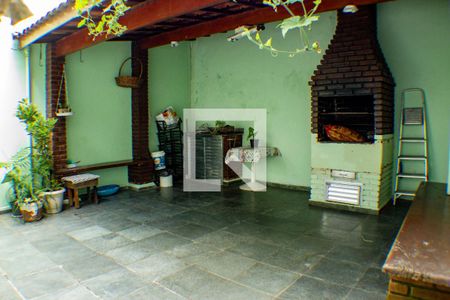 Casa à venda com 220m², 4 quartos e 4 vagas Casa à venda com 220m², 4 quartos e 4 vagasChurrasqueira