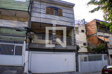 Casa à venda com 220m², 4 quartos e 4 vagas Casa à venda com 220m², 4 quartos e 4 vagasFachada