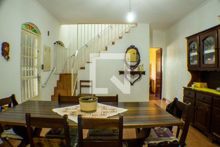 Casa à venda com 220m², 4 quartos e 4 vagas Casa à venda com 220m², 4 quartos e 4 vagasSala de Jantar