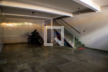 Casa à venda com 220m², 4 quartos e 4 vagas Casa à venda com 220m², 4 quartos e 4 vagasGaragem