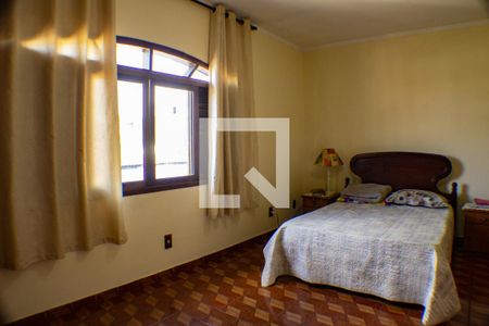 Casa à venda com 220m², 4 quartos e 4 vagas Casa à venda com 220m², 4 quartos e 4 vagasQuarto 1