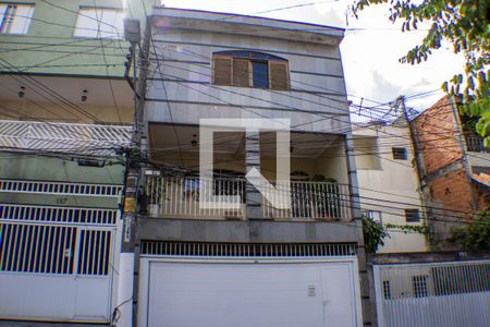 Casa à venda com 220m², 4 quartos e 4 vagas Casa à venda com 220m², 4 quartos e 4 vagasFachada
