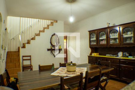 Casa à venda com 220m², 4 quartos e 4 vagas Casa à venda com 220m², 4 quartos e 4 vagasSala de Jantar