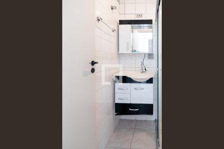 Banheiro Social de apartamento para alugar com 2 quartos, 44m² em Jardim Prudência, São Paulo