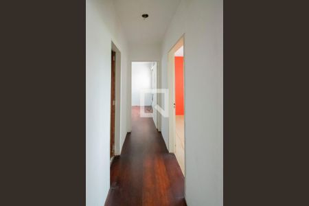 Corredor de apartamento à venda com 2 quartos, 49m² em Cristal, Porto Alegre