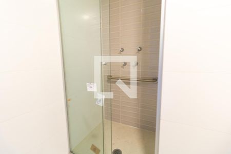 Banheiro de kitnet/studio para alugar com 1 quarto, 25m² em Butantã, São Paulo