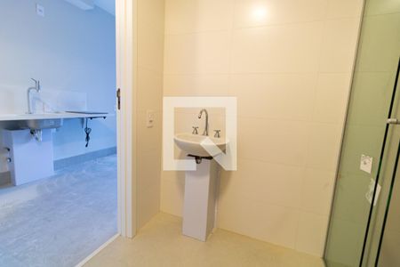 Banheiro de kitnet/studio para alugar com 1 quarto, 25m² em Butantã, São Paulo