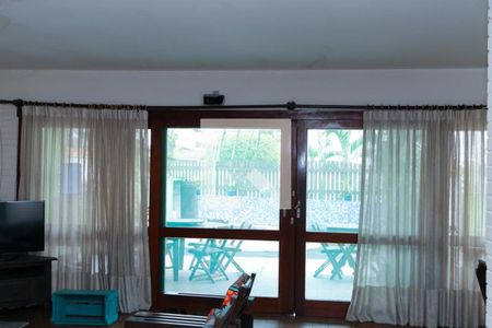 Sala de casa para alugar com 4 quartos, 191m² em Jardim Virgínia, Guarujá