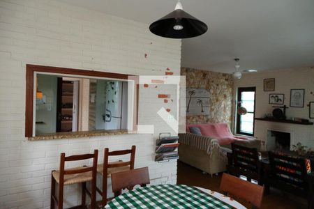 Sala de casa para alugar com 4 quartos, 191m² em Jardim Virgínia, Guarujá