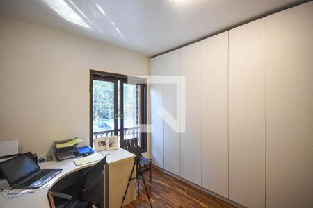 Casa para alugar com 600m², 3 quartos e 2 vagas Casa para alugar com 600m², 3 quartos e 2 vagasQuarto 1