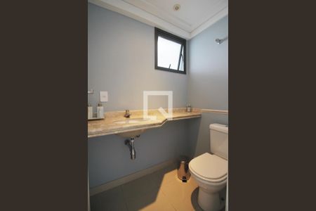 Lavabo de apartamento para alugar com 3 quartos, 130m² em Vila Suzana, São Paulo