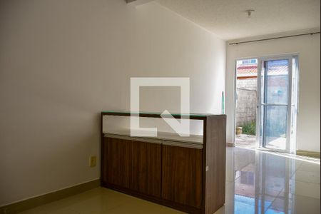 Sala de casa de condomínio para alugar com 2 quartos, 78m² em Jardim Interlagos, Hortolândia