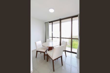 Sala de apartamento para alugar com 2 quartos, 90m² em Barra da Tijuca, Rio de Janeiro