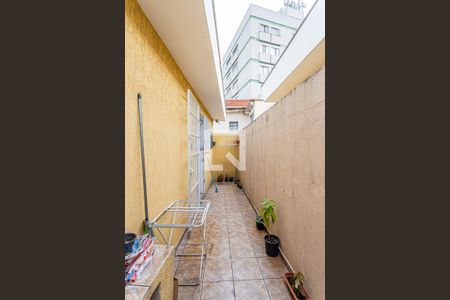 Casa à venda com 203m², 2 quartos e 5 vagas Casa à venda com 203m², 2 quartos e 5 vagasCorredor
