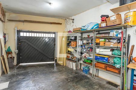 Casa à venda com 203m², 2 quartos e 5 vagas Casa à venda com 203m², 2 quartos e 5 vagasGaragem