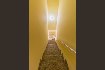 Escada Dormitórios de casa à venda com 2 quartos, 119m² em Utinga, Santo André
