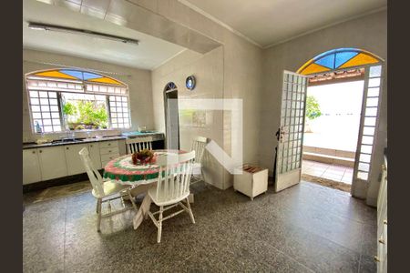 Casa à venda com 5 quartos, 380m² em Ouro Preto, Belo Horizonte