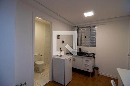 Cozinha de kitnet/studio para alugar com 1 quarto, 25m² em Jardim Bonfiglioli, São Paulo