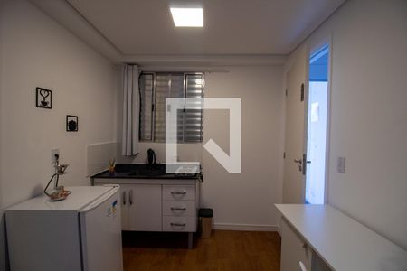 Cozinha de kitnet/studio para alugar com 1 quarto, 25m² em Jardim Bonfiglioli, São Paulo