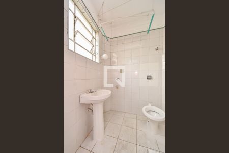 Banheiro de kitnet/studio para alugar com 1 quarto, 23m² em Bela Vista, São Paulo